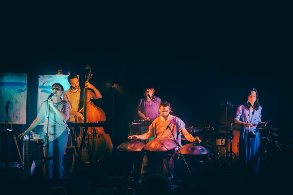 ManuDelagoMadAboutLemonLive2_photobyMariaKnoll